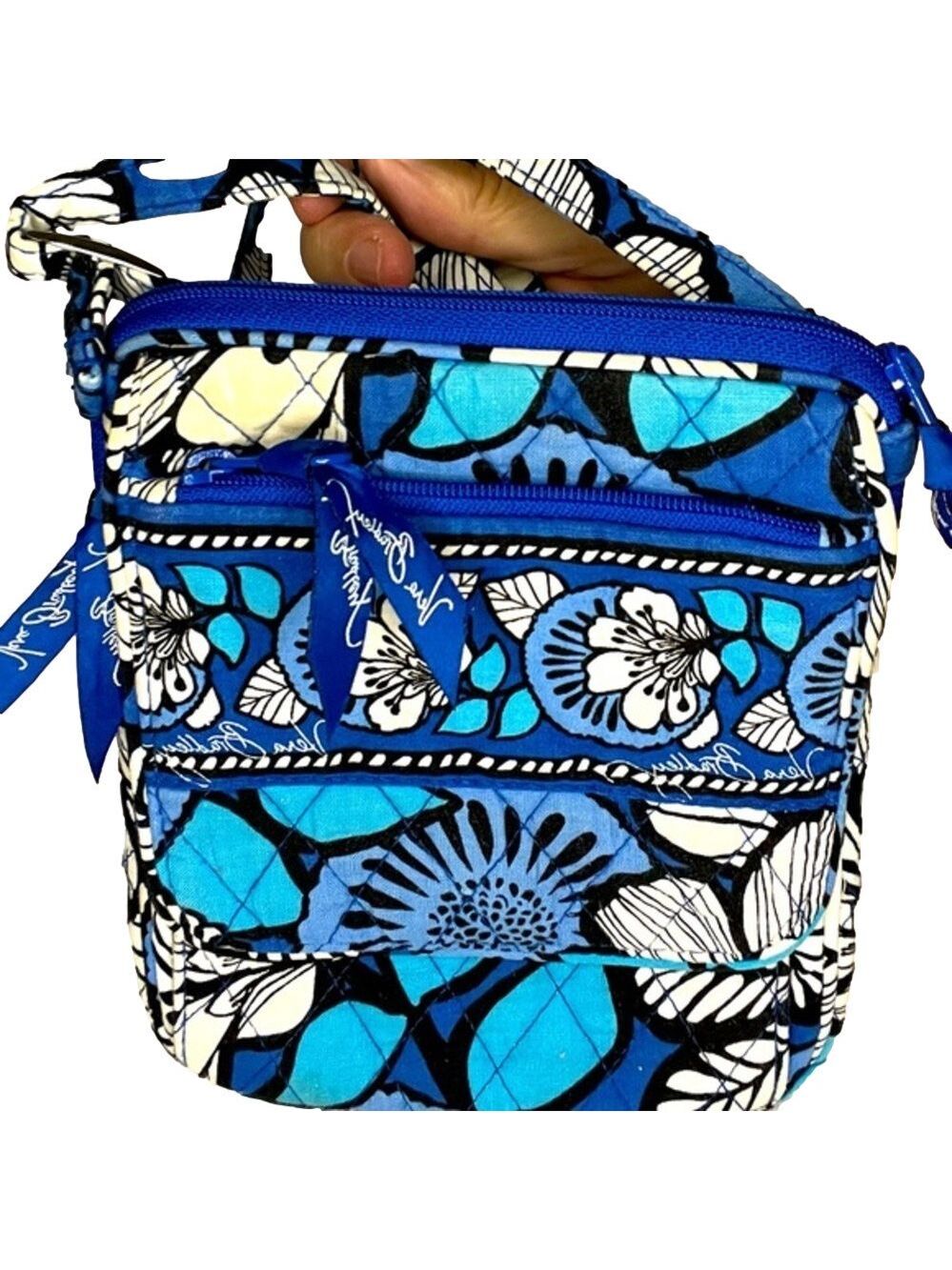 Vera Bradley Crossbody Bag, SZ 8”x6”x1”, Excellent Condition, Many pockets (T5)